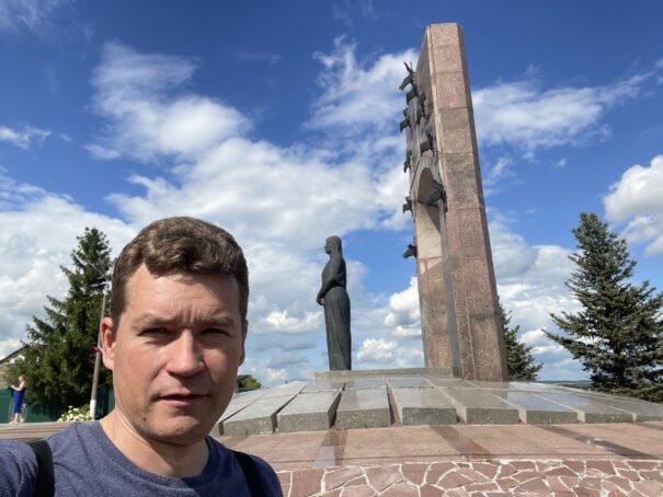 Алексеевка, памятник Володичкиным